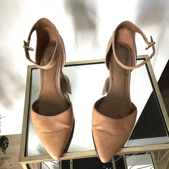 Clarks- Women's Tan Pointed Toe Ankle Strap Heels Size 9 - Picture 3 of 10